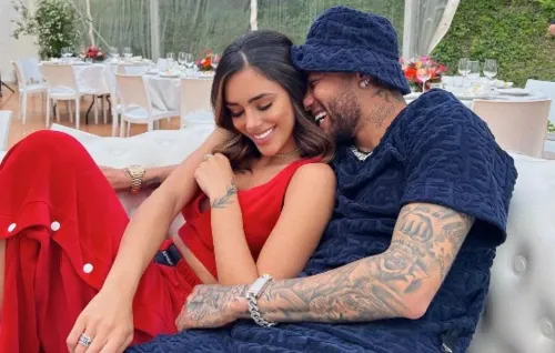 Imagem ilustrativa da imagem Jornal confunde nova namorada de Neymar com Marquezine