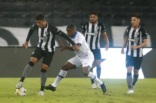 Botafogo não conseguiu passar pela defesa do Avaí