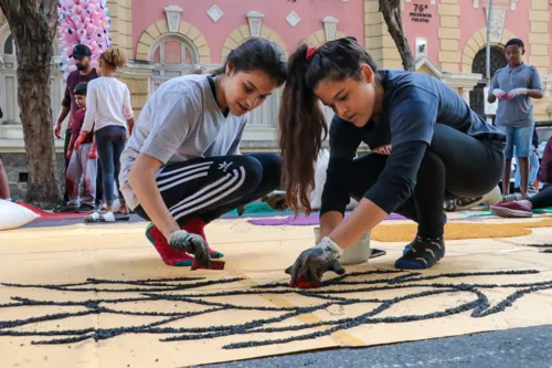 Em Niterói, muita gente participou da confecção dos desenhos