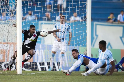 Raniel fez o gol do jogo no Estádio do Café, em Londrina