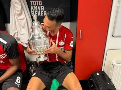 Zahavi foi campeão e artilheiro pelo PSV, da Holanda, seu último clube