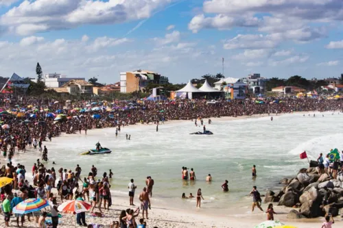 Praia de Itaúna é o principal palco do Rio Pro