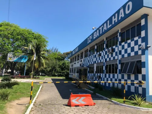 Equipes do Batalhão de Niterói (12º BPM), foram atacadas em um dos acessos à comunidade dos Marítimos