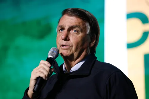 Bolsonaro assumiu ser contra o protocolo que recomendava a ida ao hospital em casa de sintomas da doença