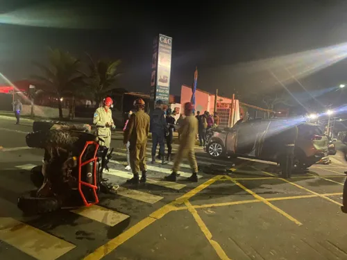 Equipes do Corpo de Bombeiros foram acionadas por volta de 21h