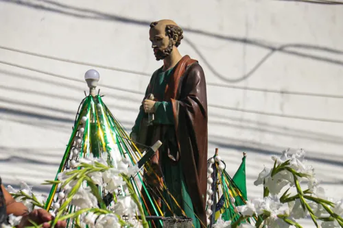 Imagem de São Pedro Barqueata Procissão fiéis fé igreja jurujuba