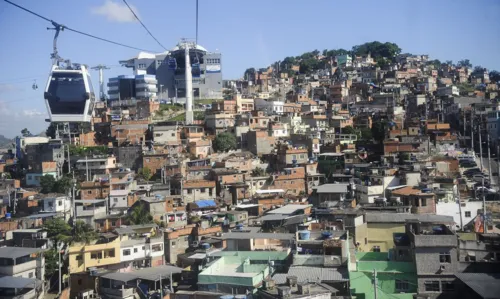 O percurso total do teleférico tem 3,5 quilômetros e o transporte é feito por 152 gôndolas com capacidade para 10 passageiros cada uma