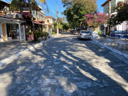 Rua das Pedras durante o dia