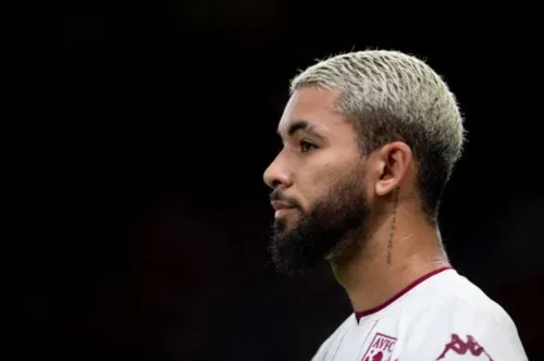 Douglas Luiz é um dos destaques do Aston Villa na disputa da Premier League