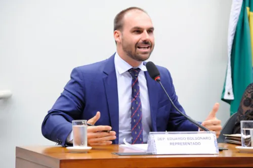 Deputado federal Eduardo Bolsonaro comemora aniversário neste domingo