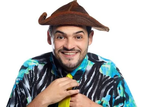 Durante o stand-up comedy, Matheus Ceará volta às suas origens