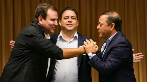 Chapa entre Rodrigo Neves (PDT) e Felipe Santa Cruz (PSD) foi chancelada nesta quinta-feira (14)