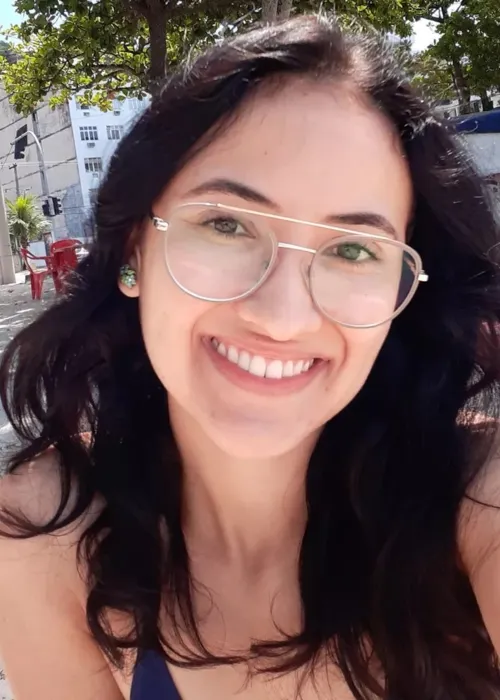 Vitorya tinha 22 anos quando foi morta na Praça de Alimentação do shopping