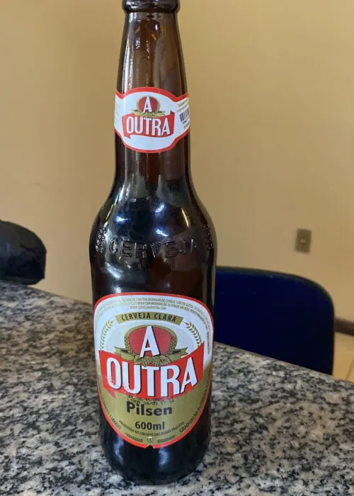 Cerveja falsificada por apreendida.