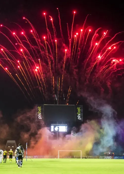 Vasco homenageou o público LGBTQIA+ em sua entrada em campo.