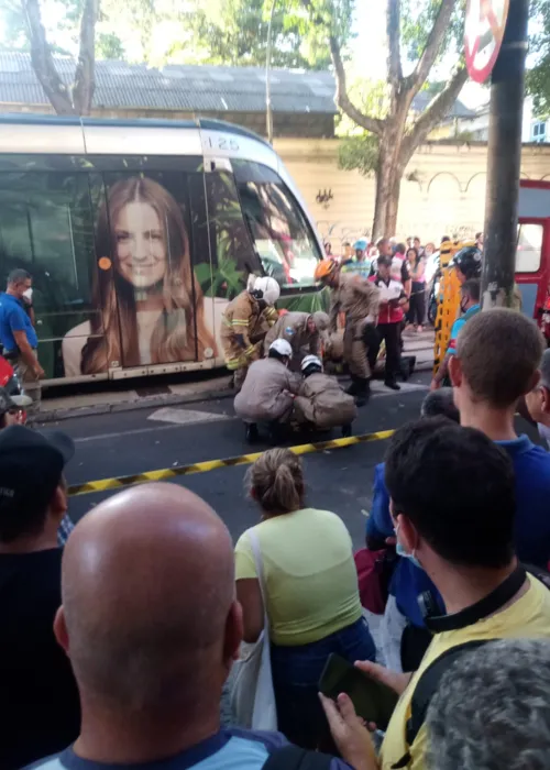 Homem ficou ferido depois de ser atropelado por trem VLT