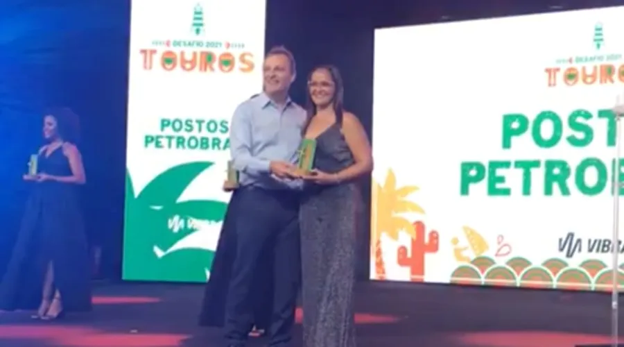 O troféu foi recebido pela gerente do posto Bárbara Nunes.
