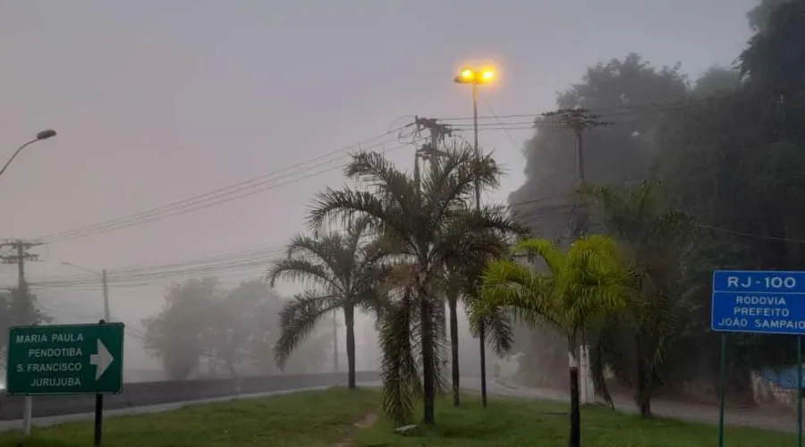 Manhã de neblina em Niterói