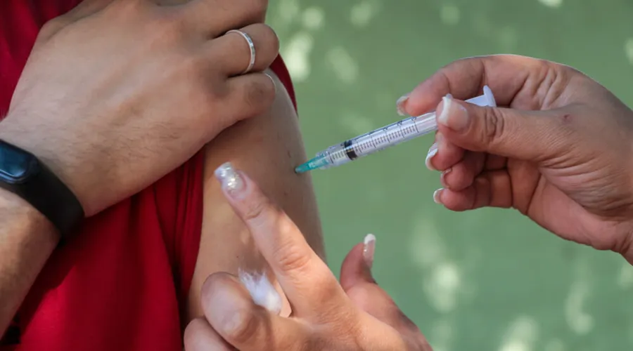 A vacina contra Covid-19 também será ofertada