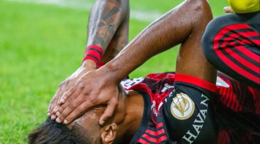 Bruno Henrique sofreu grave lesão no joelho na partida contra o Cuiabá