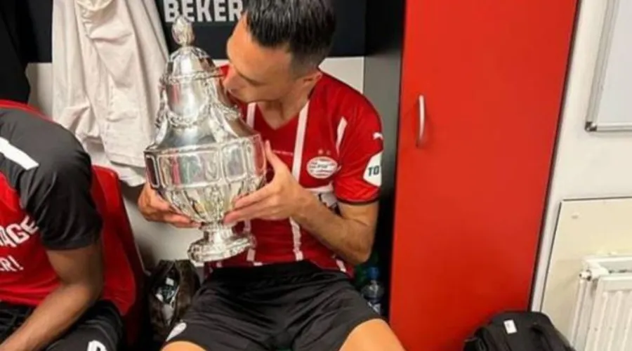 Zahavi foi campeão e artilheiro pelo PSV, da Holanda, seu último clube