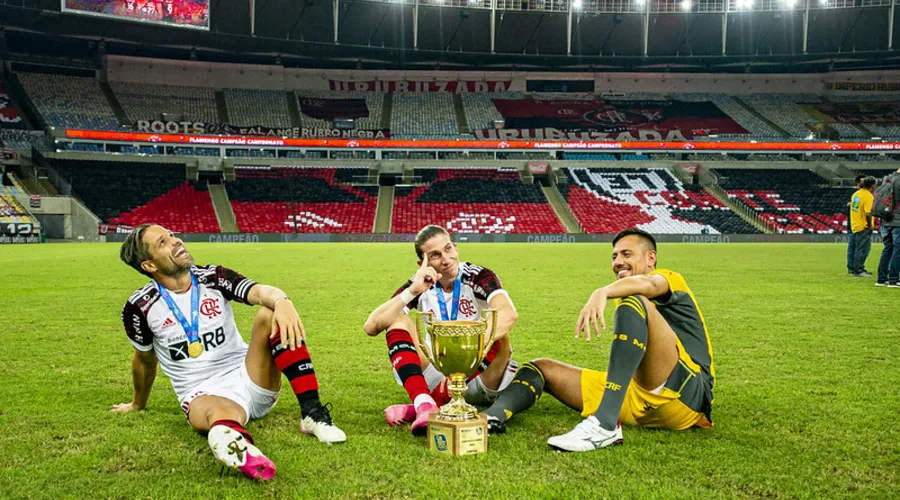 Diego Ribas, Filipe Luís e Diego Alves integraram o time multicampeão em 2019 e 2020