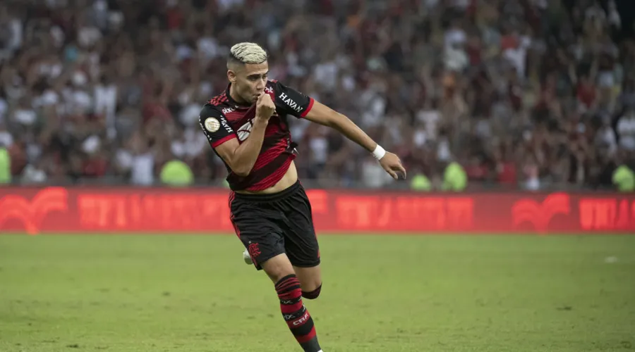 Meio-campista Andreas Pereira fez declarações de amor ao Flamengo