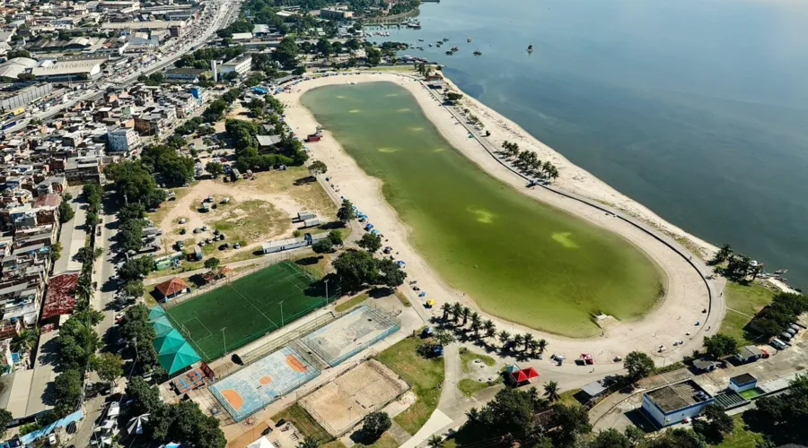 O lago é abastecido por 30 milhões de litros de água da Baía de Guanabara