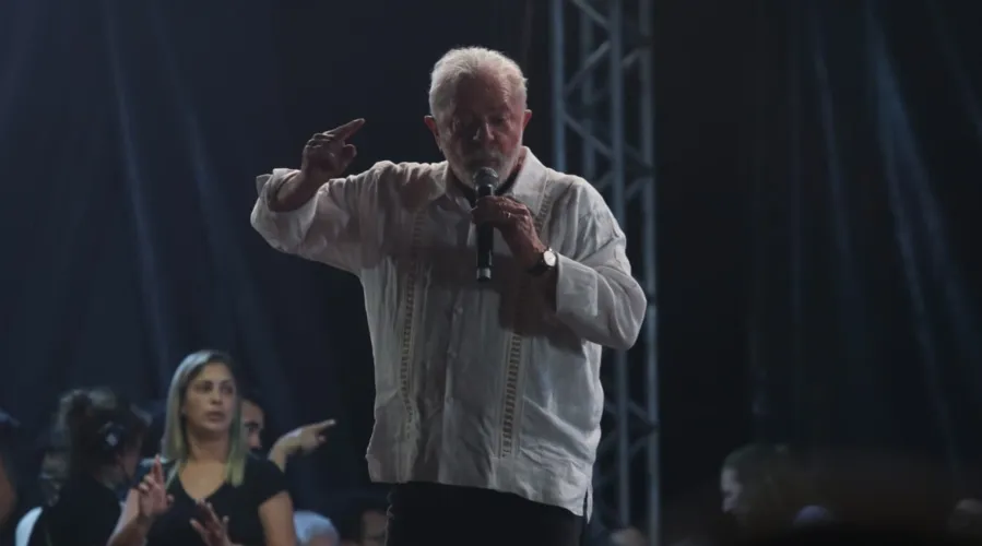 Lula discursou para uma multidão na Cinelândia.