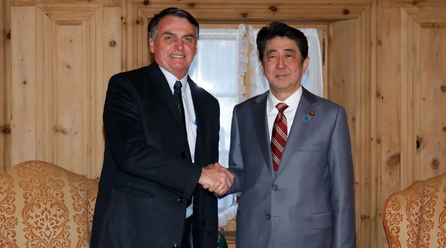 Jair Bolsonaro durante encontro com o o ex-primeiro-ministro japonês Shinzo Abe