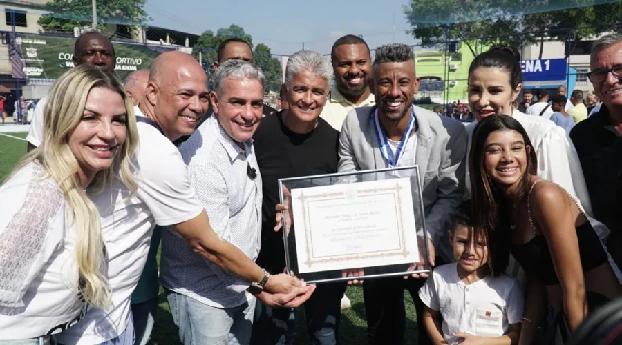 Léo recebeu a homenagem durante um evento no Complexo Esportivo Valter Pereira da Silva