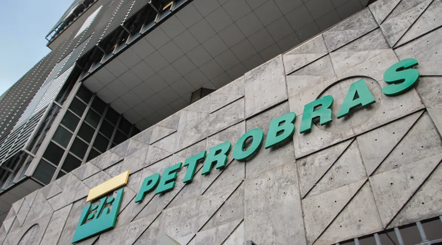 A Petrobras disse que tentou evitar a paralisação e analisa uma forma de reduzir o impacto para o término das obras