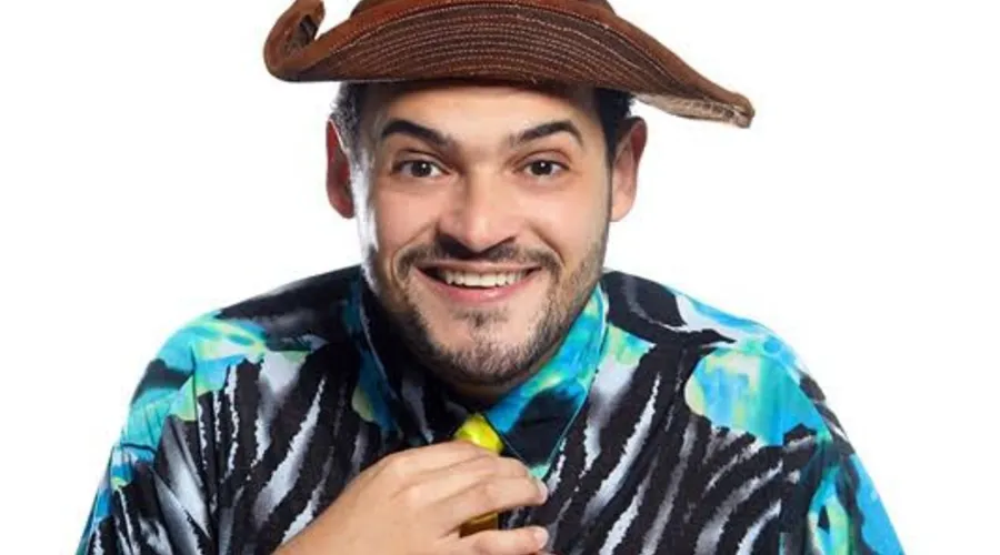 Durante o stand-up comedy, Matheus Ceará volta às suas origens