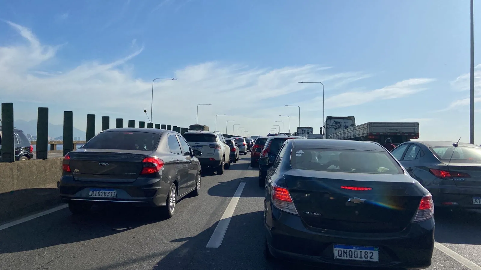 Acidente complicou o trânsito na Ponte Rio- Niterói nesta terça-feira