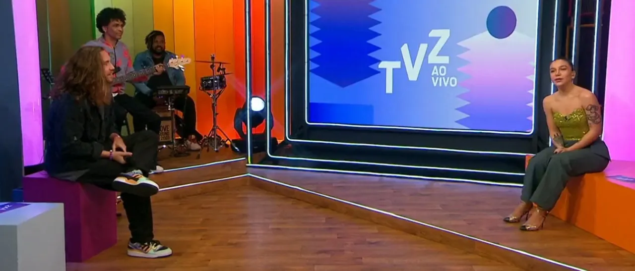 Priscilla Alcântara convidou Vitor Kley para o programa TVZ
