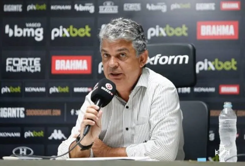 Diretor de futebol Carlos Brazil participa da busca por nomes
