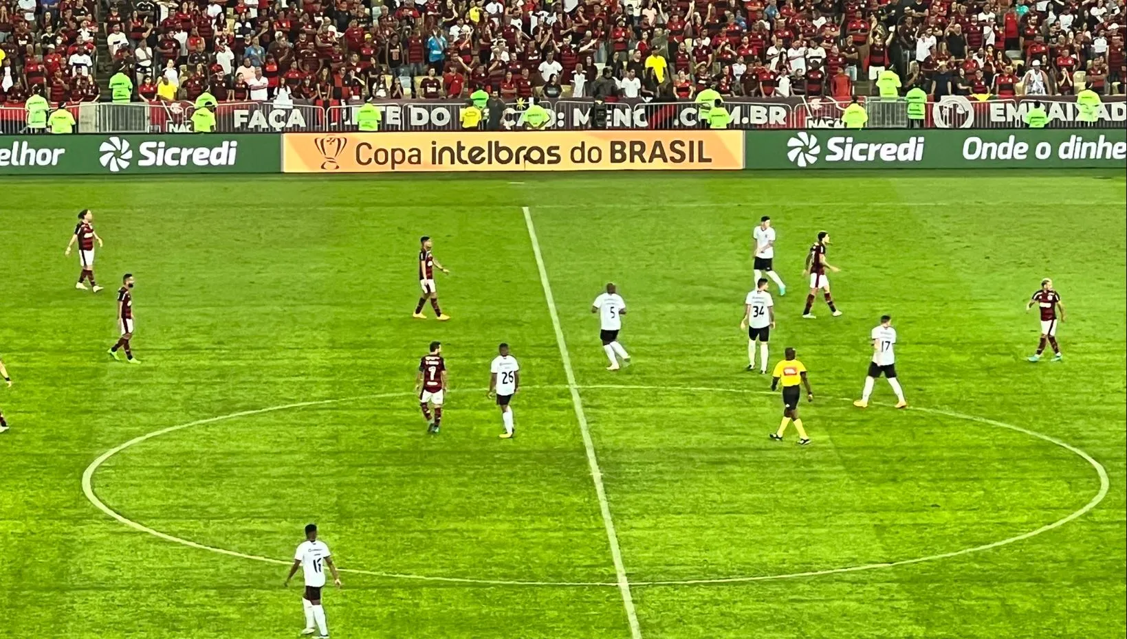 Flamengo dominou o confronto, mas não conseguiu marcar