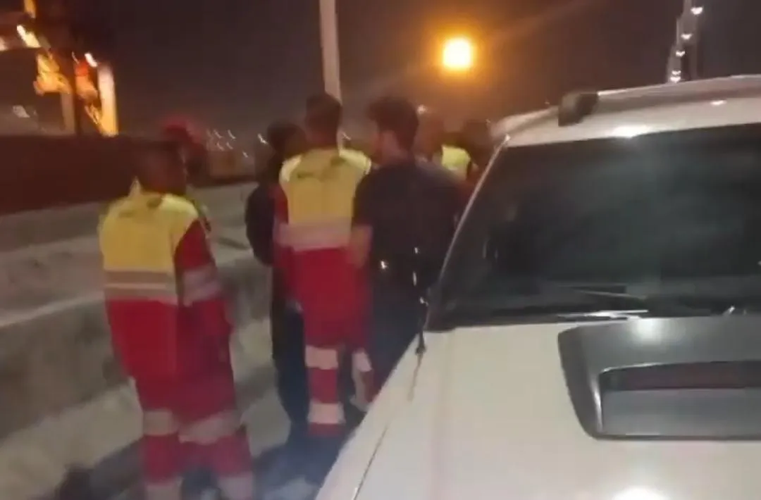 A Polícia Rodoviária Federal foi acionada e o homem conduzido para a 76º DP (Niterói)