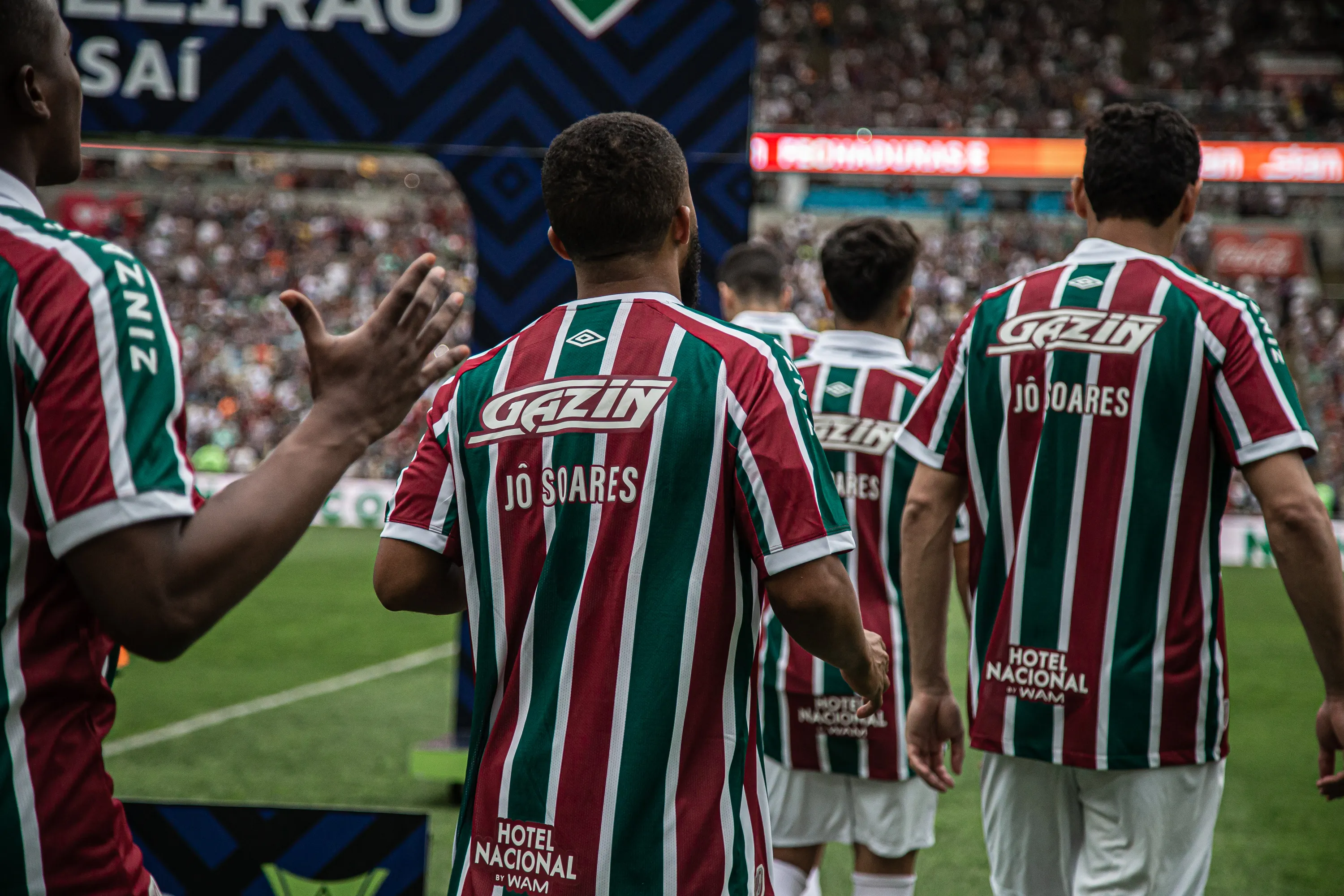 Jogadores entraram com camisa homenageando Jô Soares.
