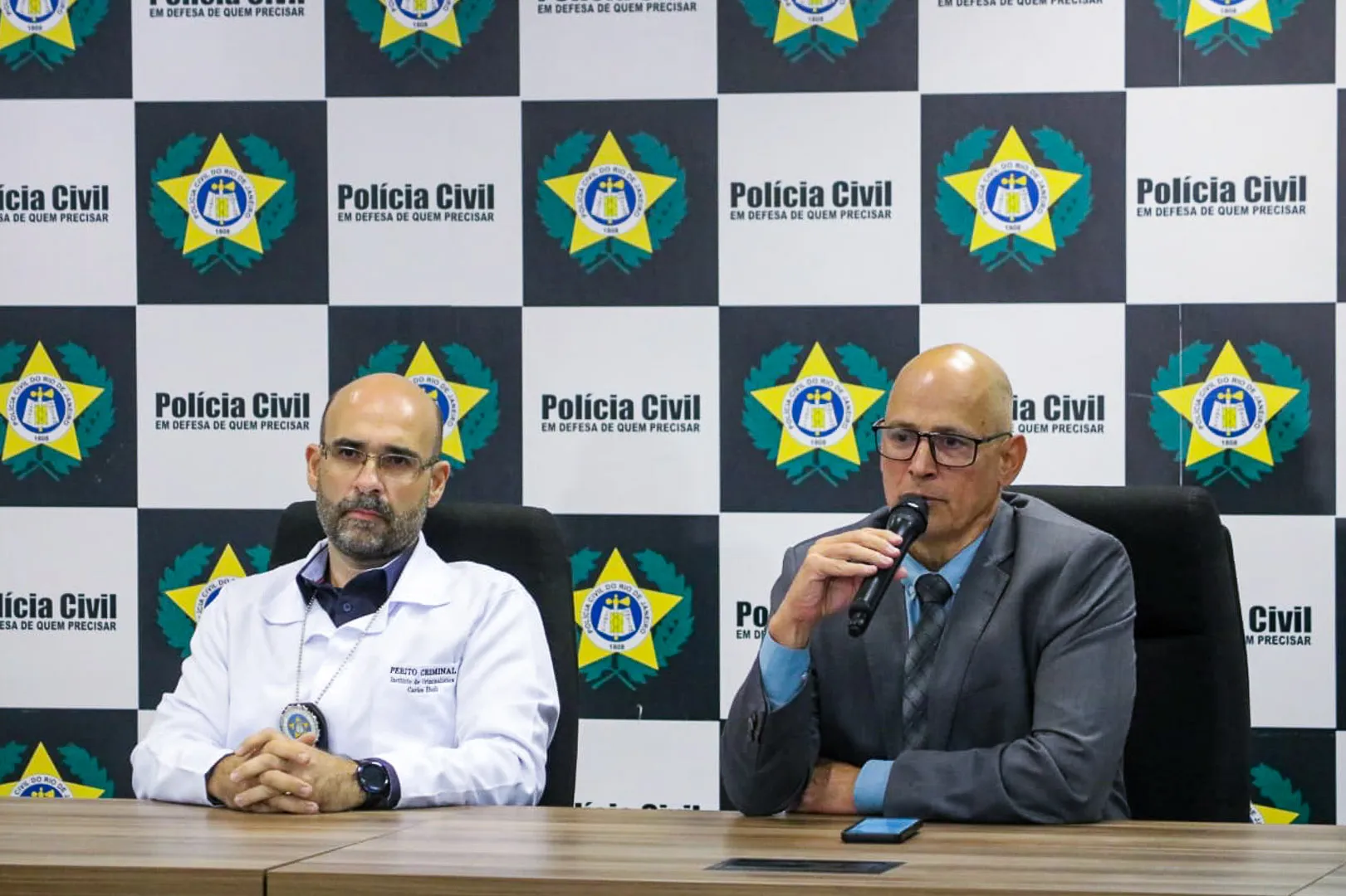 Perito (à esquerda) e delegado Gilberto Cardoso, da Delegacia de Proteção ao Idoso, falaram sobre o caso