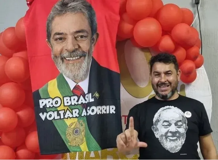 Arruda comemorava aniversário com imagens de Lula