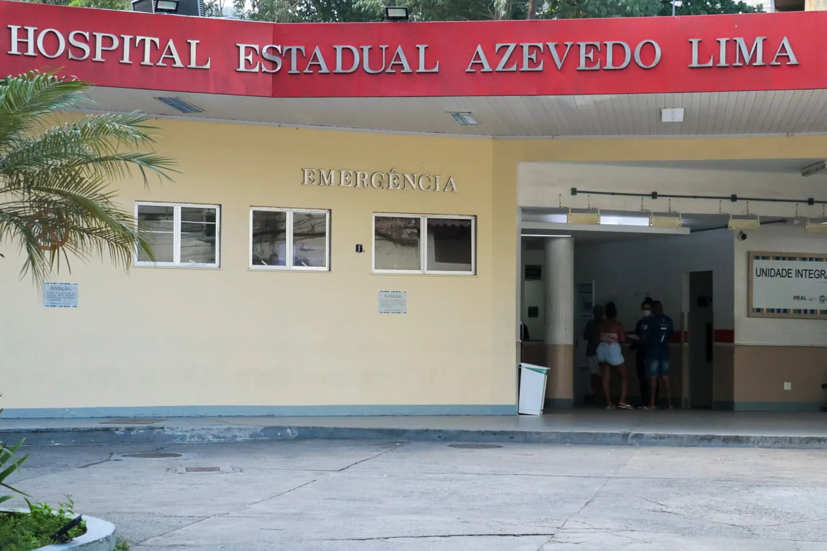 Os feridos foram levados para o Hospital Estadual Azevedo Lima (Heal), no Fonseca