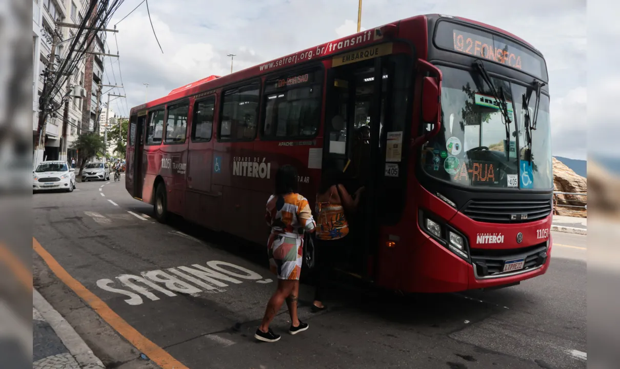 A tarifa de ônibus sofre aumento de R$ 0,40 centavos a partir da 0h deste sábado (30)