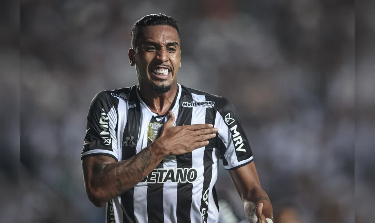 Jogador comemorando um gol pelo Atlético-MG