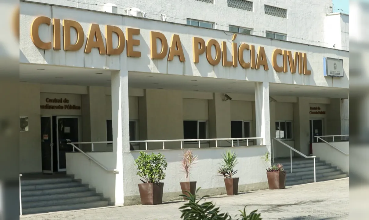 Os materias apreendidos foram levados para a Cidade da Polícia