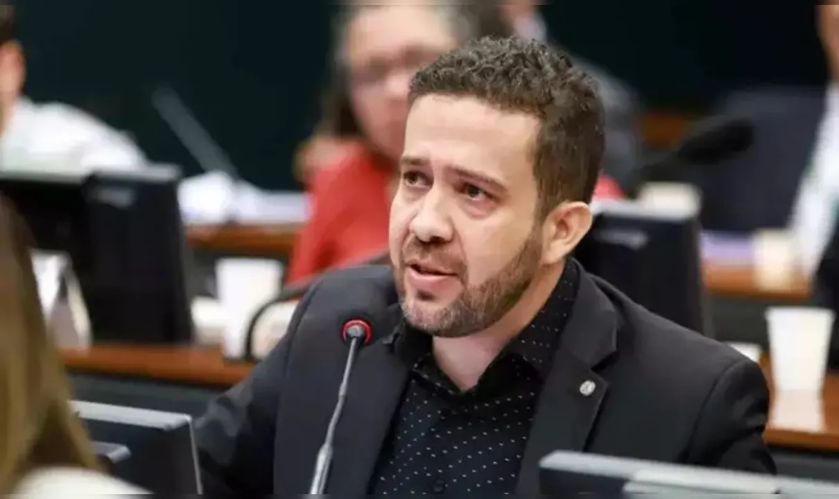 Político André Janones na Câmara dos Deputados