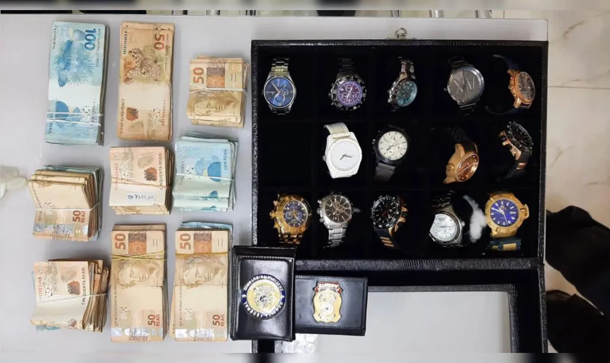 Ação apreendeu dinheiro em espécie e relógios de luxo na casa do servidor, no Rio
