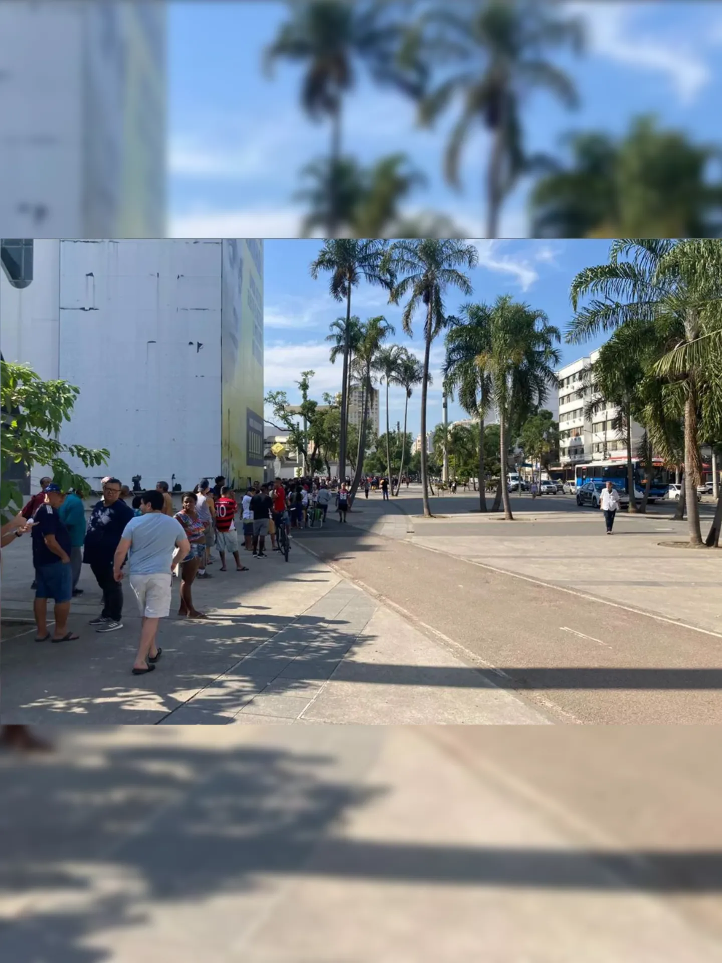 Manhã começou com longas filas para retirada de ingressos no Maracanã
