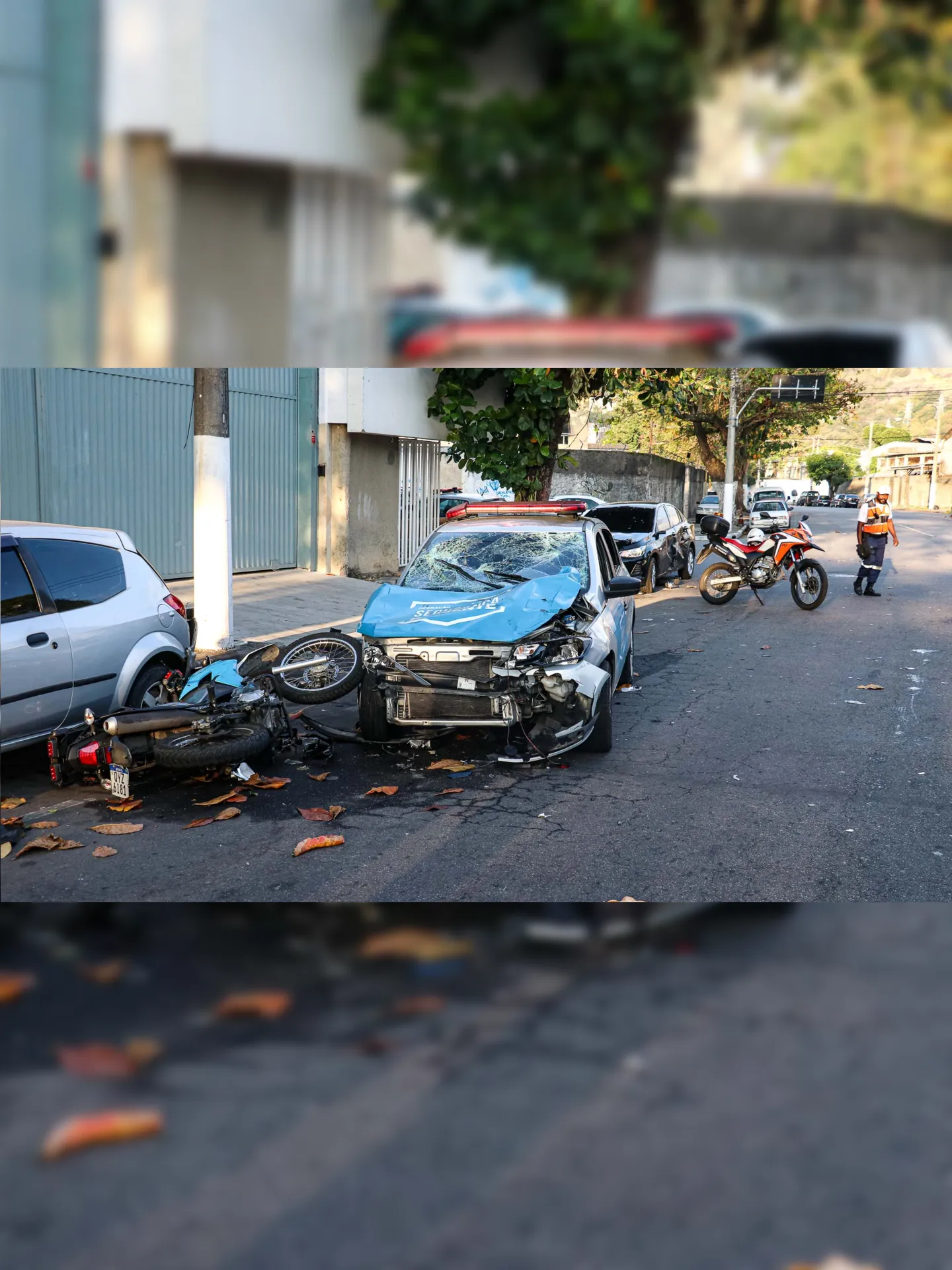 Perseguição termina em acidente com policiais no Centro de Niterói.