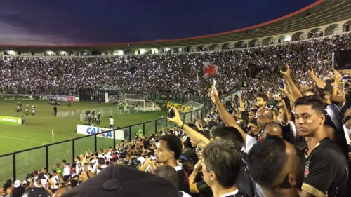 Torcida esgotou novamente os ingressos em São Januário